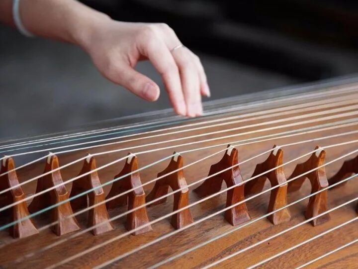 脉诊绝不是唯一的诊断，单独切脉不可能三指遍知病症