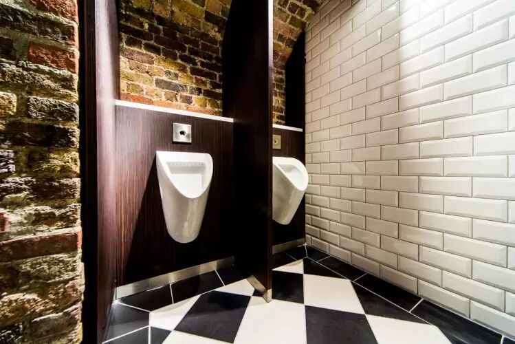 这家卫生间说公厕应该比你家那个更有趣才对