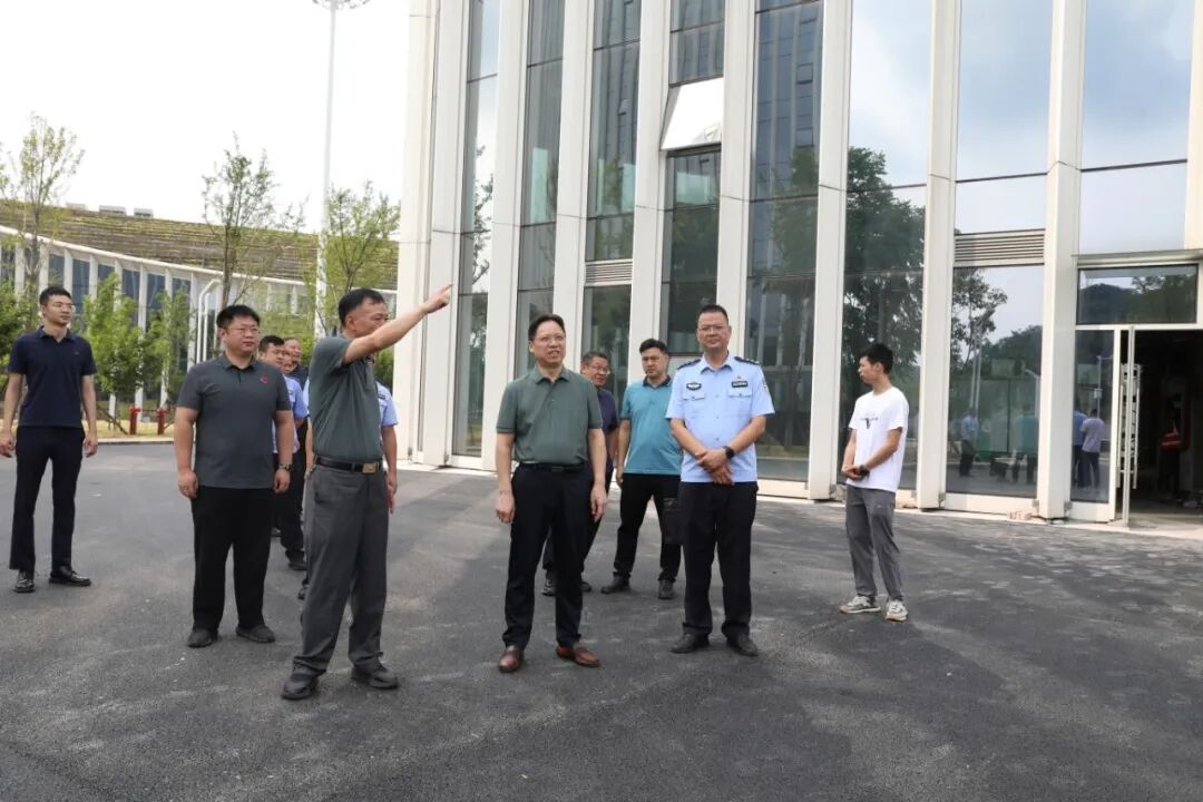 深耕数智产教融合 赋能转型高质量发展|我校党委书记李来清率队赴润泽智能体产业园调研交流