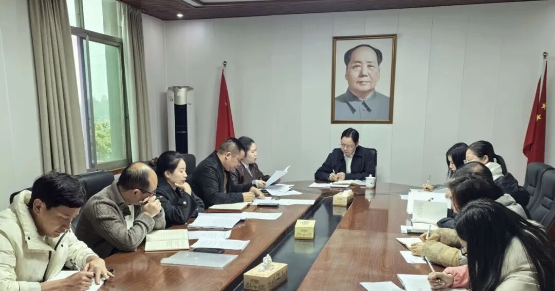 李来清参加机关一党支部组织生活会时强调：强化党员“八个意识” 破解“八多八少”问题