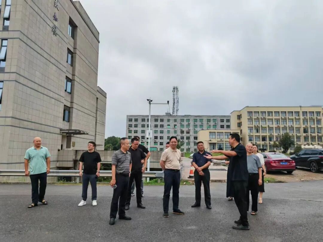 严把质量促建设 焕然一新迎开学｜校领导带队督导检查宿舍、实训室及在建项目