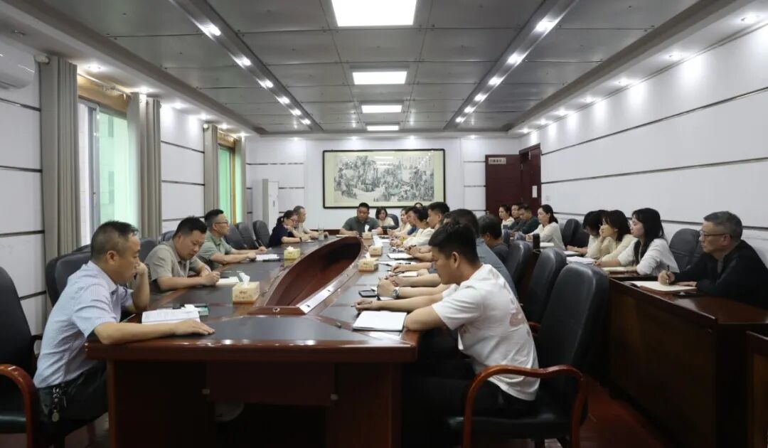 我校召开安全工作专题会议