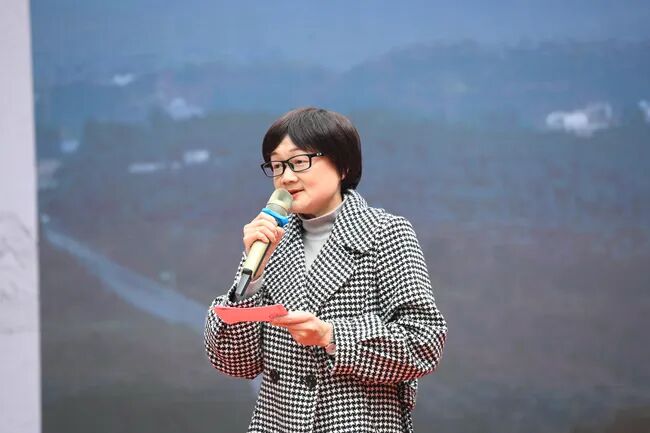 县政协王冬梅与州政协罗应滔联合分享的《百合花开》,反映书香政协在