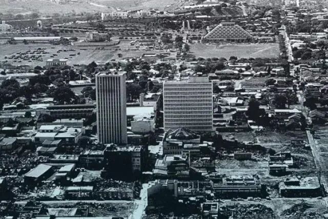 建筑物在地震中倒塌1972年尼加拉瓜发生强烈地震先来看一个案例相对来