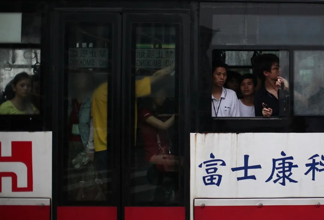 还有一部分周明的同龄人,旺季来富士康,淡季到珠三角的外贸服装厂