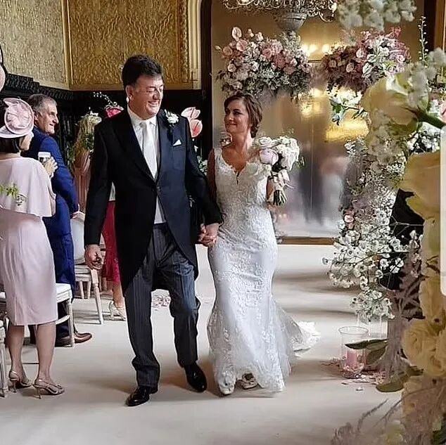 富翁37岁美娇妻百万豪宅中猝死，死前还在游艇自拍（图） - 1