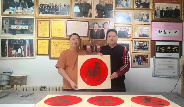 书法的魅力：阎伟老师的磅书情怀与艺术探索