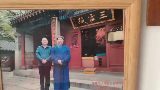 书法的魅力：阎伟老师的磅书情怀与艺术探索