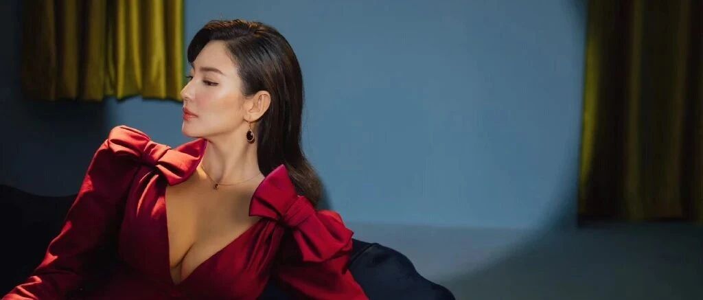 张雨绮看脸90斤，看身材120斤？上半身胖的人这么穿才显瘦！