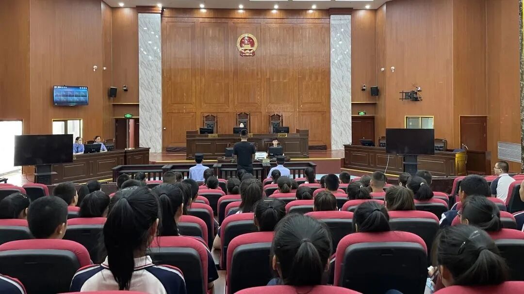 普法面对面学法零距离额敏县第三中学学生庭审现场学法
