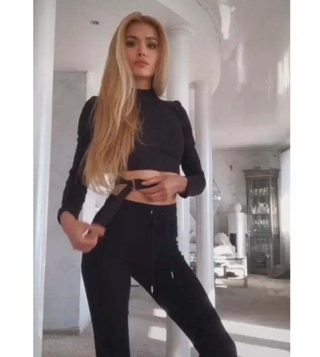 【美女】她是德国AI芭比，却在小红书疯狂吸粉40w：这么沙雕，假的帕梅拉吧？（组图） - 14