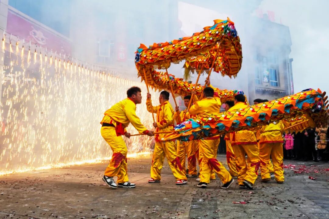 享趣毕节金喜go群龙起舞贺新年舞龙大赛好热闹