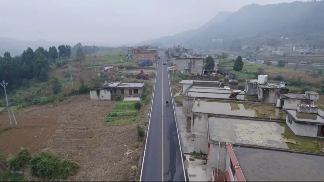 道路改造换新颜 铺就通村幸福路