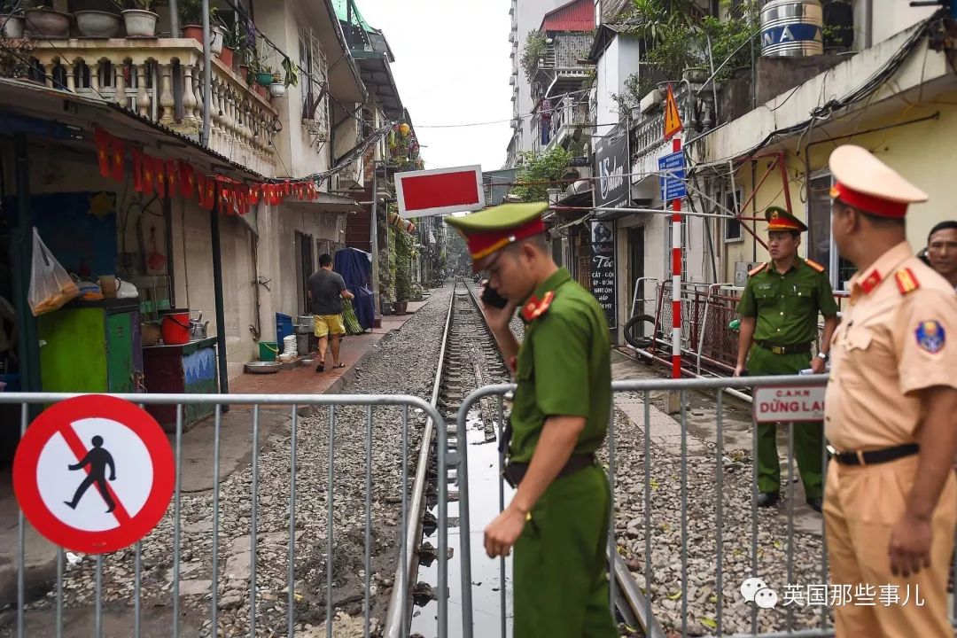 火車軌道成網紅景點，軌道邊喝咖啡自拍，逼停火車！終於，政府忍無可忍 旅遊 第39張