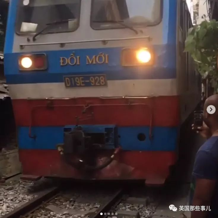 火車軌道成網紅景點，軌道邊喝咖啡自拍，逼停火車！終於，政府忍無可忍 旅遊 第34張