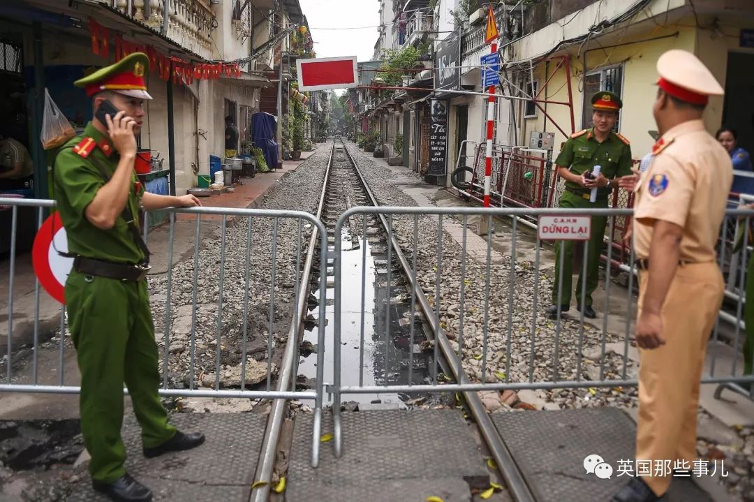 火車軌道成網紅景點，軌道邊喝咖啡自拍，逼停火車！終於，政府忍無可忍 旅遊 第38張