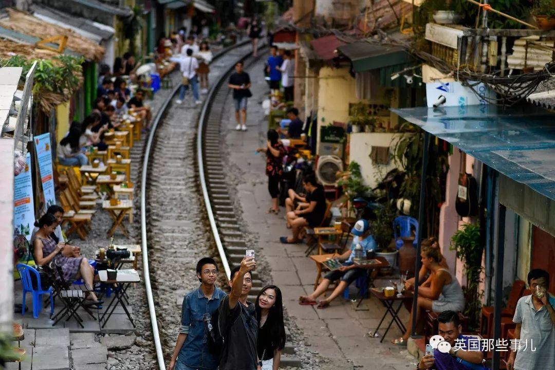 火車軌道成網紅景點，軌道邊喝咖啡自拍，逼停火車！終於，政府忍無可忍 旅遊 第37張