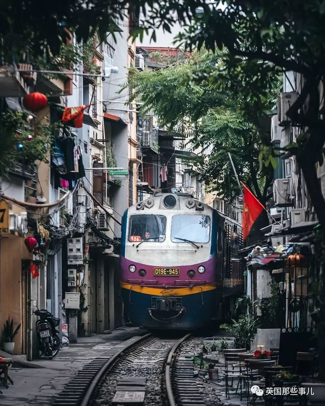 火車軌道成網紅景點，軌道邊喝咖啡自拍，逼停火車！終於，政府忍無可忍 旅遊 第7張