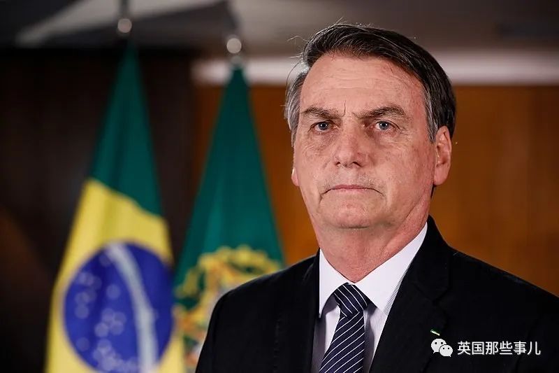 800px-Jair_Bolsonaro_em_24_de_abril_de_2019_2-800x533.jpg