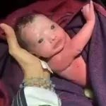17岁孕妈赴美航班上突然临盆！早产儿奇迹生还，网友却为国籍吵起来了？？