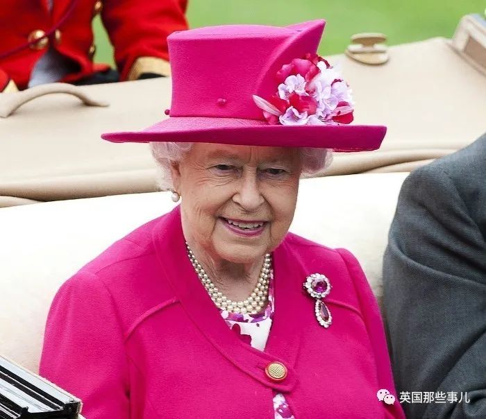 那些年，珠寶控女王戴過的胸針！這麼多小心思，簡直全程星星眼！ 時尚 第107張