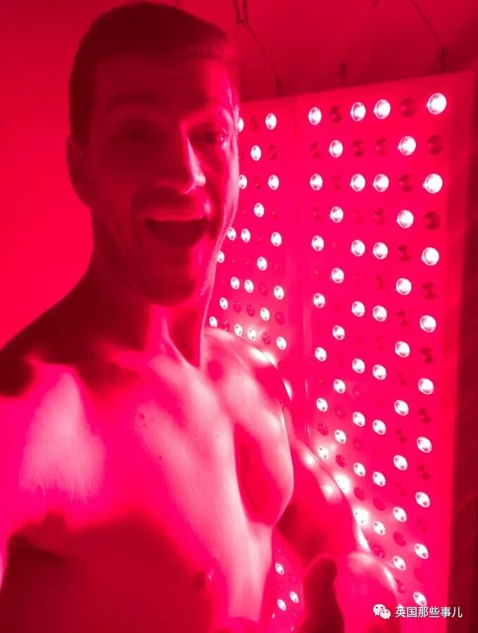 美国主持人呼吁男人用红色LED灯晒XX，无数网友看懵：这都行？（组图） - 33