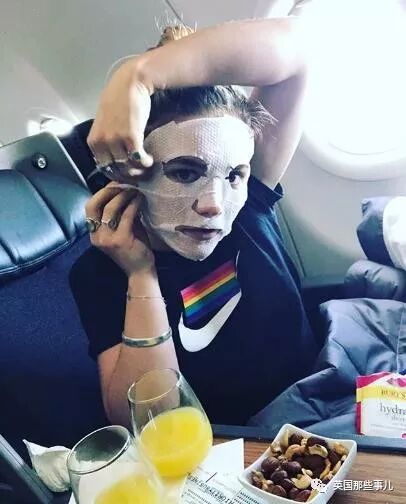 女主是寡妇男主是屠夫_文章在黑狐扮演_黑寡妇是谁扮演的