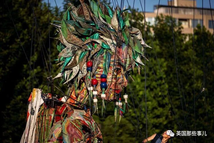 人头气球之后 东京又来个 巨型恐怖人偶 简直群魔乱舞 澳洲新闻 今日悉尼 16新聞