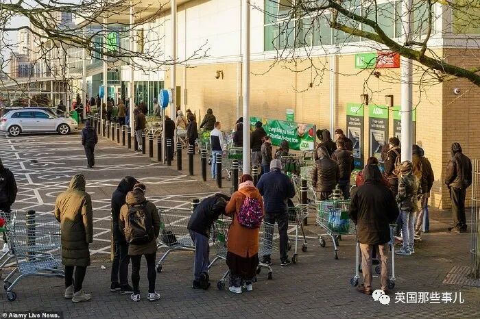 英国认真了! 关酒吧餐厅, 政府发工资，医生垃圾袋套头，超市门口爆满（组图） - 50