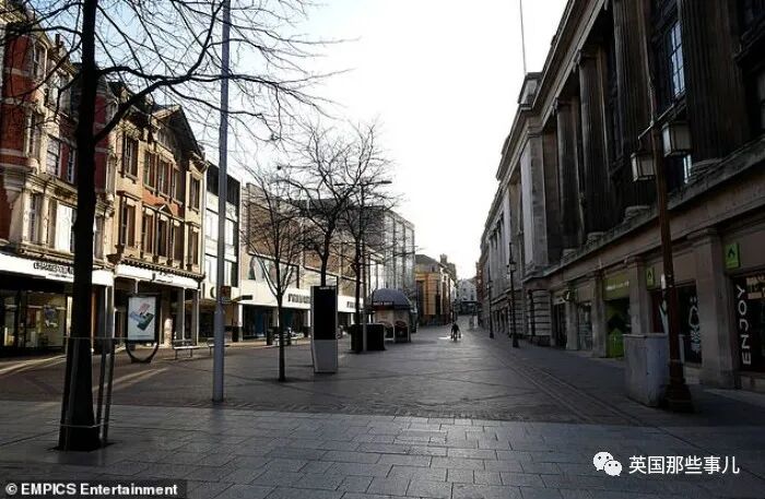 英国认真了! 关酒吧餐厅, 政府发工资，医生垃圾袋套头，超市门口爆满（组图） - 30
