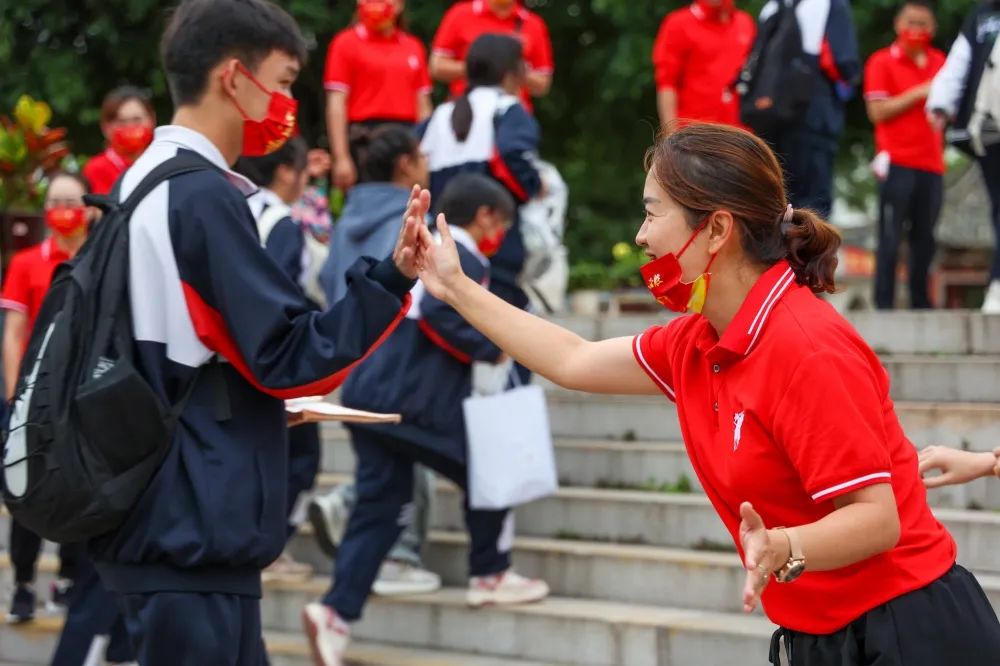 建水建民中学孔程顺图片