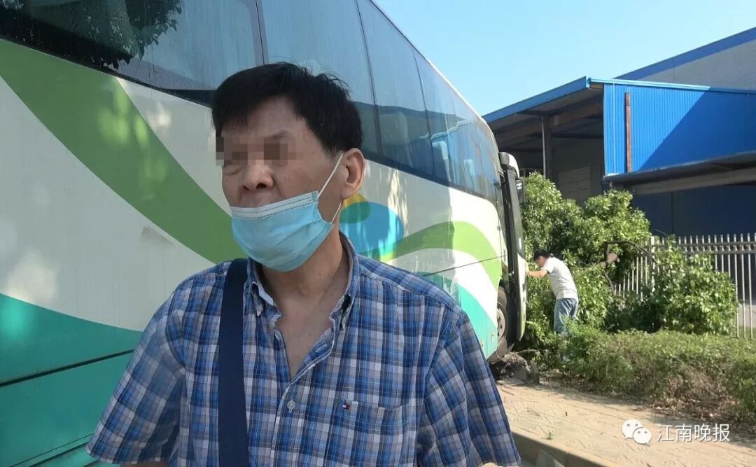 无锡一拉土车迎面撞上夏普公司大巴车 致多人受伤