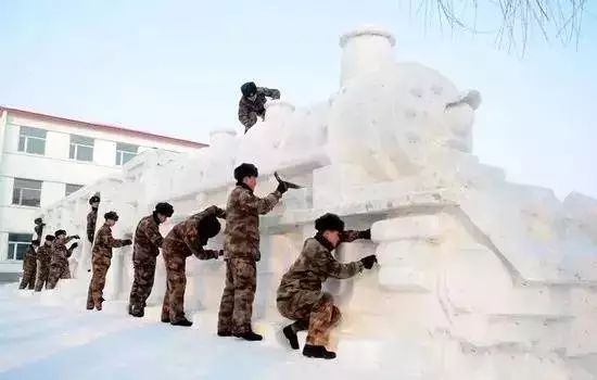 人民军队堆出的雪人，果然不同凡响！