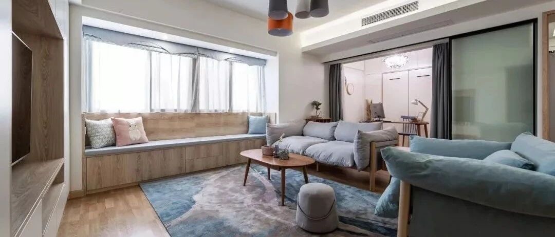 97㎡现代简约三居室，定制收纳柜和大飘窗太实用太漂亮了
