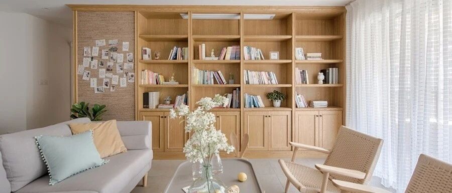 97㎡简约北欧三居室，沙发不靠墙，装一整面书柜太霸气实用了！