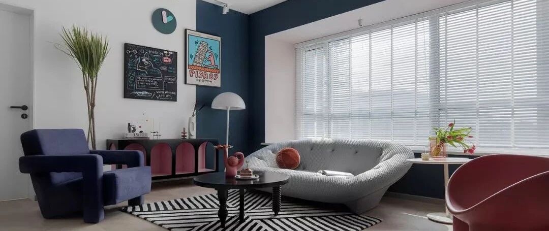 90㎡现代时尚三居室，隐形门、收纳柜和漂亮的蓝白灰色墙面都很赞！