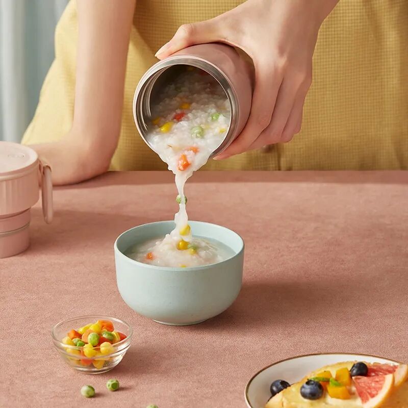 水果和冰块一起倒进去,锁定冰度精致出街,渴了鲜榨现喝,果汁控一本