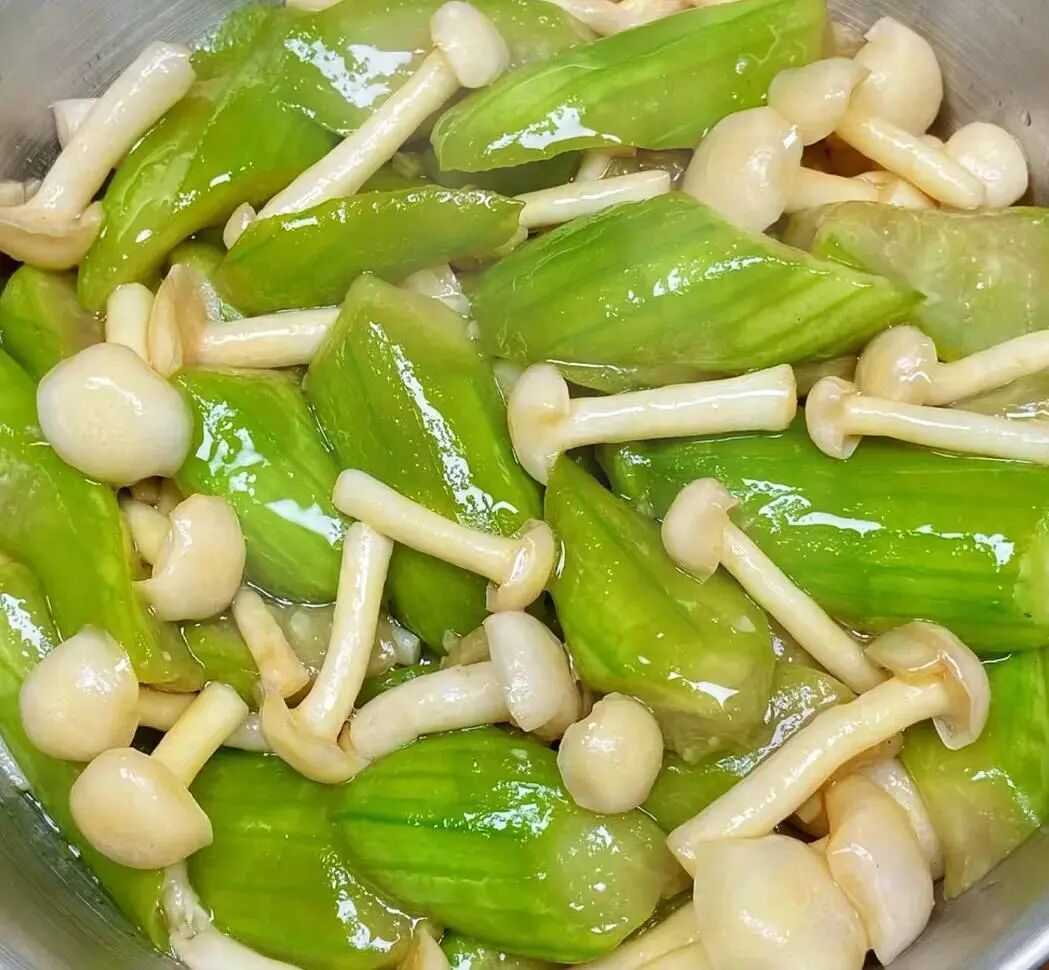 油爆香菇_香菇油炸怎么做好吃_怎么炸香菇油