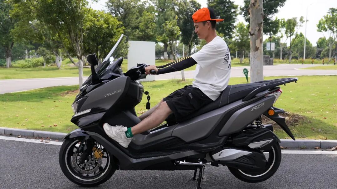 标配电动风挡,加热手把,赛科龙rt3旅行版解读,不只是配置提升