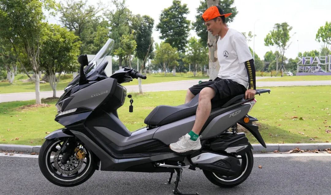 标配电动风挡,加热手把,赛科龙rt3旅行版解读,不只是配置提升