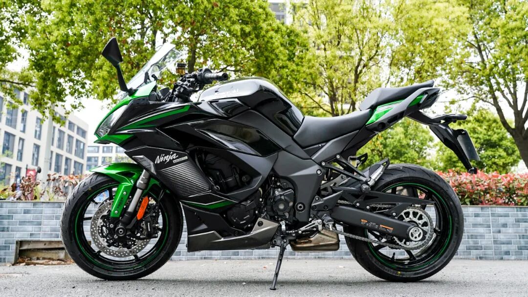 白嫖20万的公升级跑车——川崎ninja1000 sx到店试驾体验