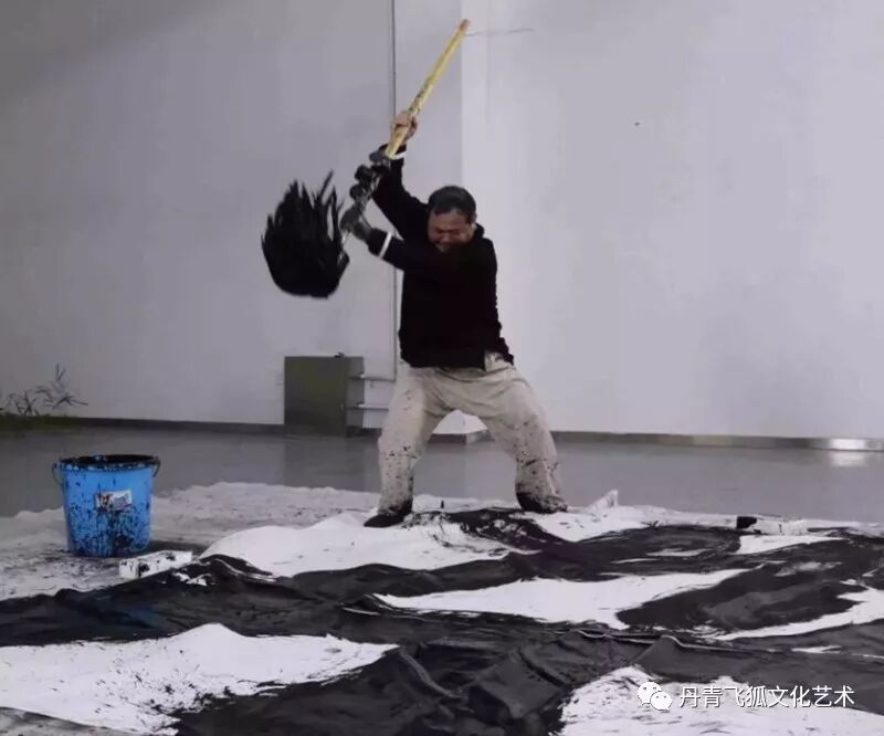 沃兴华“丑书”展被停，引发书坛一嘲骂战”