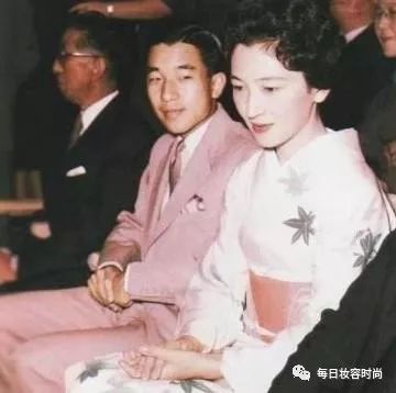 恶婆婆 香淳皇后打压美智子 除平民身份外 还因其太过奢侈 每日妆容时尚 微信公众号文章阅读 Wemp