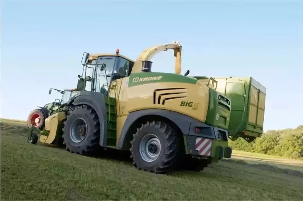 瑞海科罗尼bigx480自走式青贮饲料收获