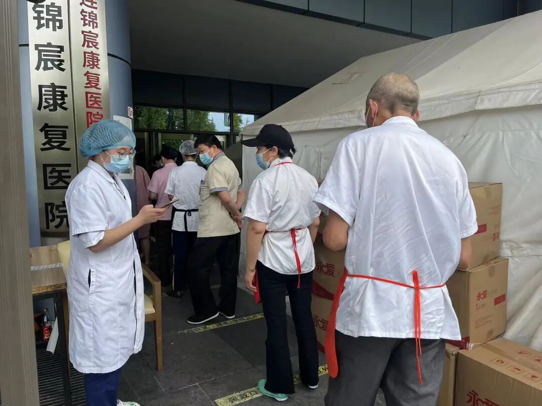 成都顾连康复医院工作人员及陪护家属严格执行核酸每日一检