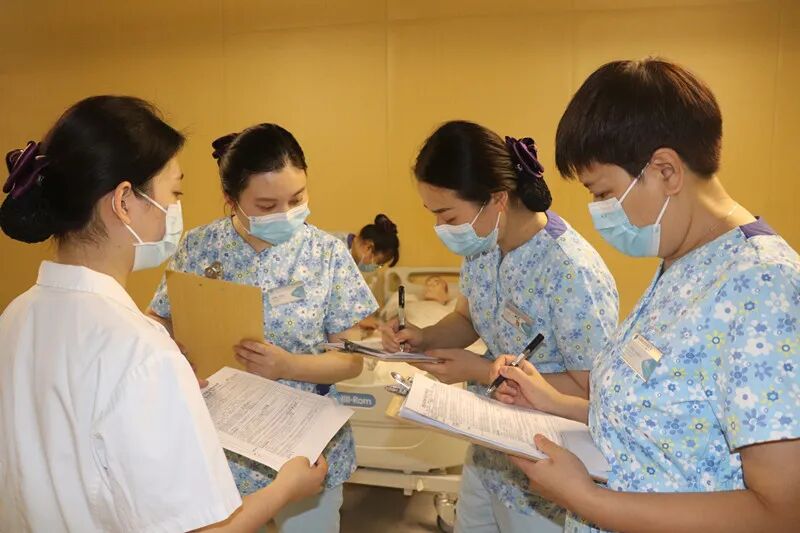 成都顾连锦宸康复医院护理技术大练兵现场