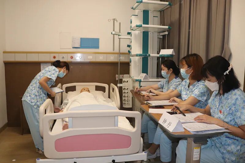 成都顾连锦宸康复医院护理技术大练兵现场