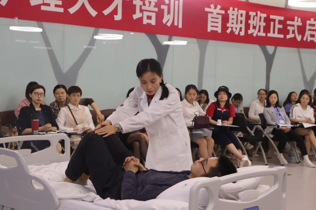 川-港康复护理人才培养计划第一期护理培训在成都顾连康复医院圆满举行