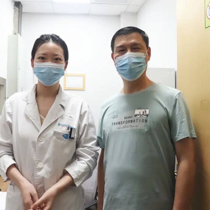 成都顾连锦宸康复医院高国民院长送上医师节礼物