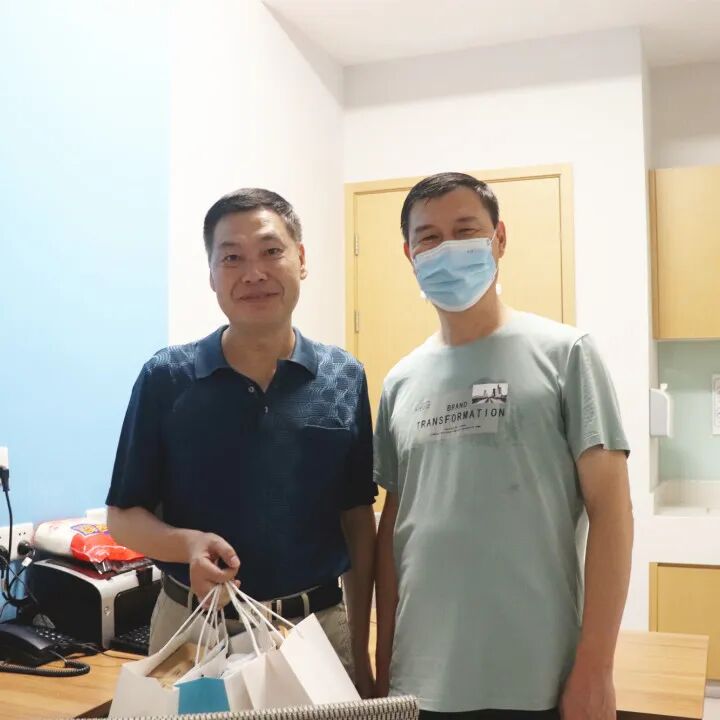 成都顾连锦宸康复医院高国民院长送上医师节礼物